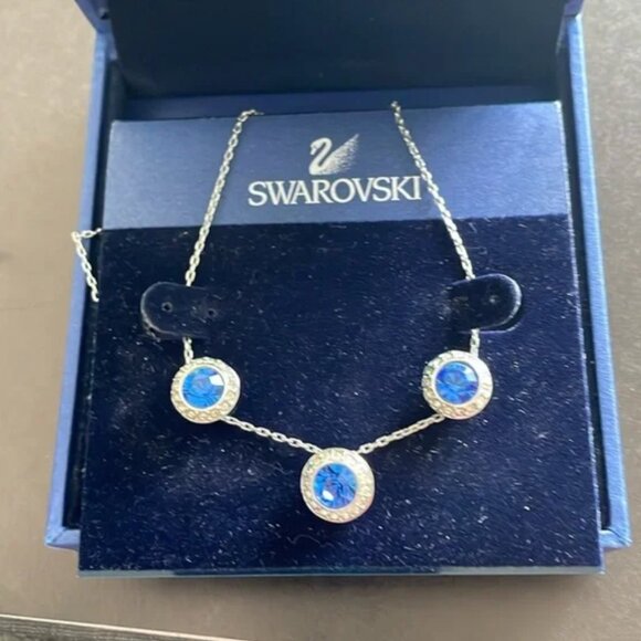 Swarovski necklace and earrings set - Picture 3 of 13